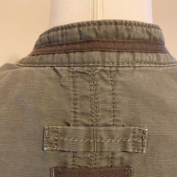 Eddie Bauer Sport Vest Size L.  Excellent condition. 28” long.  Olive/gray green - Picture 5 of 6